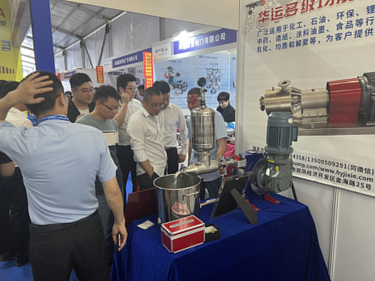 合肥華運機械出席淄博化工技術(shù)裝備展覽會現(xiàn)場